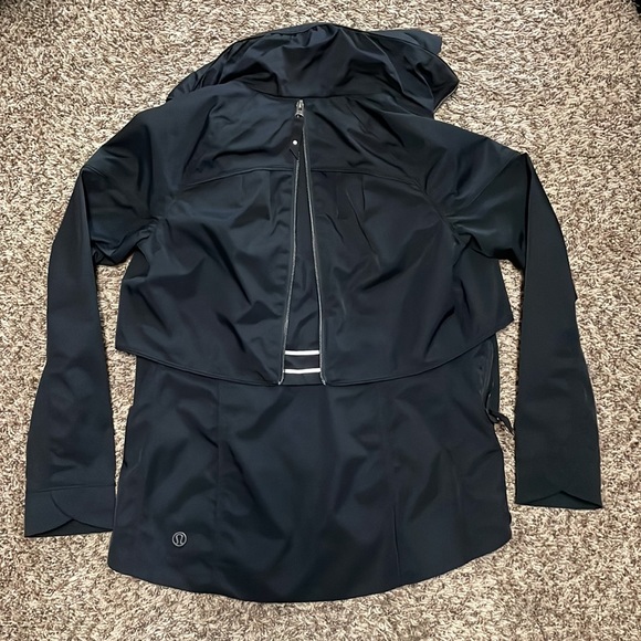 Lululemon Jacket - NWOT size 2 - Picture 10 of 10
